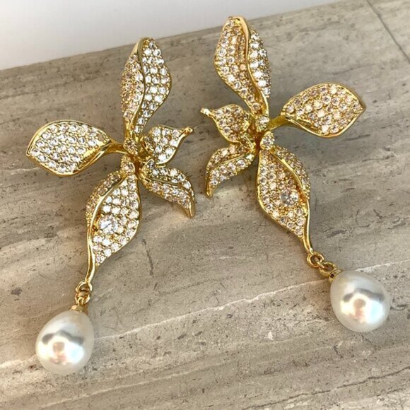 NEW ~ Anthropologie Shashi Pave Crystal Flower & Pearl Dangle Earrings - Picture 10 of 10